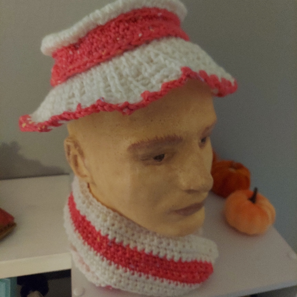 GIRLS HAT AND SCARF